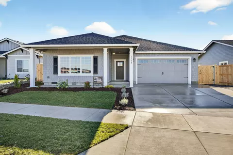 3758 Carlin Dr, Medford, OR 97504