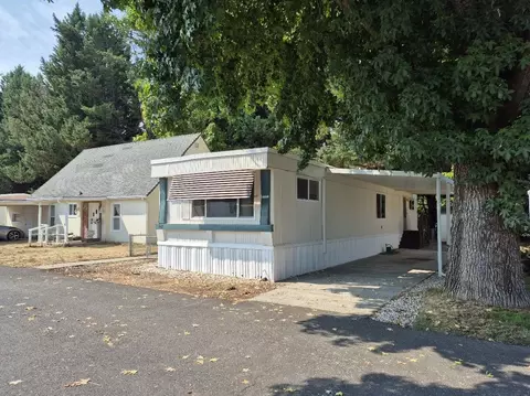 442 Ashwood Dr, Grants Pass, OR 97526