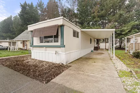 442 Ashwood Dr, Grants Pass, OR 97526