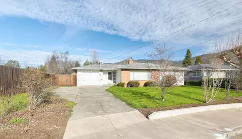 714 NE Riddle Dr, Grants Pass, OR 97526