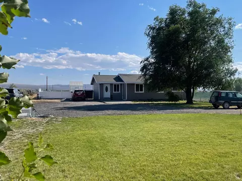 87722 Pinion Ln, Christmas Valley, OR 97641