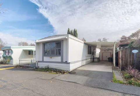 318 Sandlewood Dr, Grants Pass, OR 97526