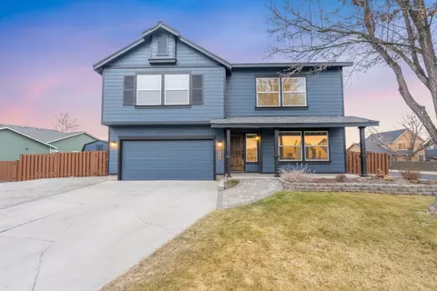 2927 NW 17th St, Redmond, OR 97756