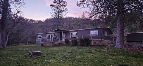 442 Tenney Dr, Rogue River, OR 97537