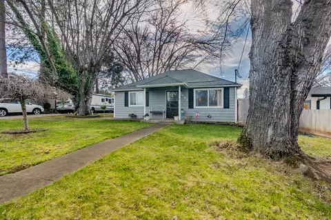 2082 College Way, Medford, OR 97504