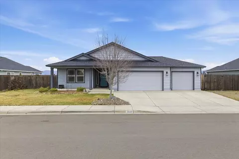 8440 Cayden St, White City, OR 97503