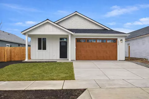 2352 SW 25th St, Redmond, OR 97756