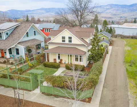 156 Van Ness Ave, Ashland, OR 97520