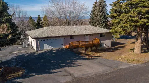 1422 Kimberly Dr, Klamath Falls, OR 97603