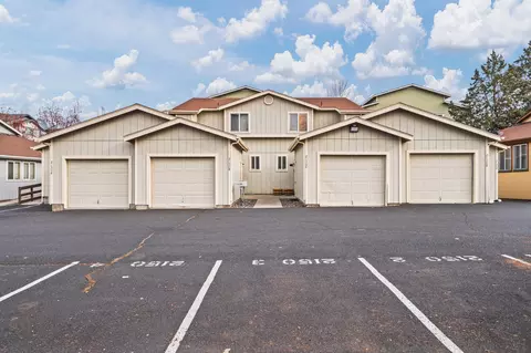 2150 SW Canyon Dr, Redmond, OR 97756