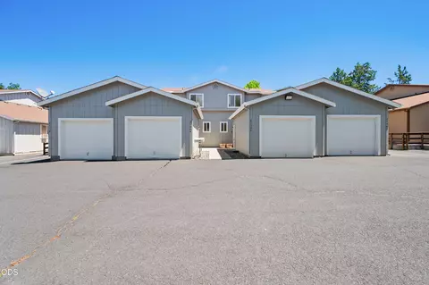2150 SW Canyon Dr, Redmond, OR 97756