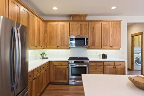 Kitchen - 60813 Scotts Bluff Pl, Bend, OR 97702 photo 3 of 4