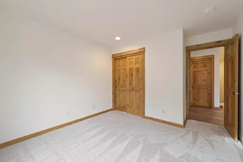 Bedroom - 60813 Scotts Bluff Pl, Bend, OR 97702 photo 2 of 3