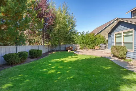 Exterior - 60813 Scotts Bluff Pl, Bend, OR 97702 photo 8 of 9