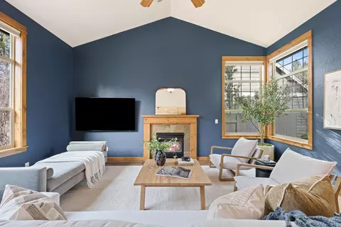 Living - 60813 Scotts Bluff Pl, Bend, OR 97702 photo 2 of 5