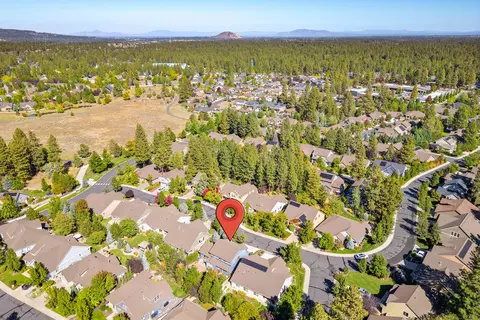 View/Area - 60813 Scotts Bluff Pl, Bend, OR 97702 photo 4 of 4