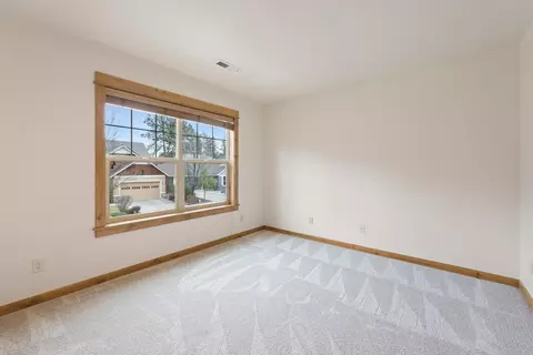 Bedroom - 60813 Scotts Bluff Pl, Bend, OR 97702 photo 3 of 3