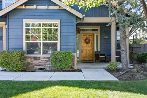 Exterior - 60813 Scotts Bluff Pl, Bend, OR 97702 photo 5 of 9