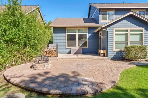 Exterior - 60813 Scotts Bluff Pl, Bend, OR 97702 photo 7 of 9