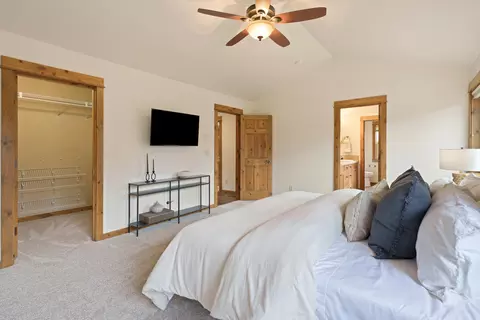 Bedroom - 60813 Scotts Bluff Pl, Bend, OR 97702 photo 1 of 3