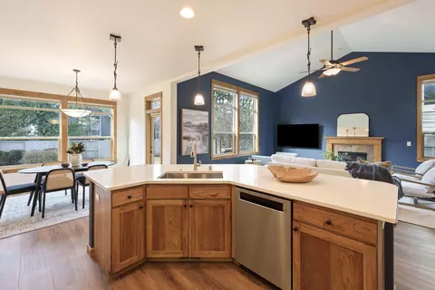 Kitchen - 60813 Scotts Bluff Pl, Bend, OR 97702 photo 4 of 4