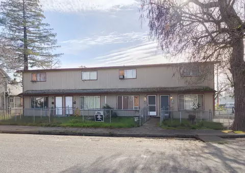 711 SW Burgess St, Grants Pass, OR 97526
