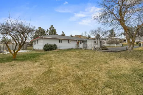 135 Leach Dr, Midland, OR 97634