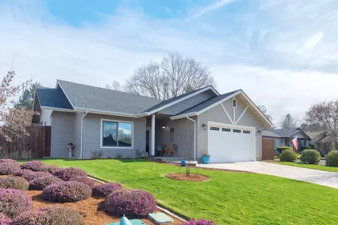 1135 SW Erica Dr, Grants Pass, OR 97526