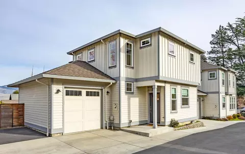353 S Mountain Ave, Ashland, OR 97520