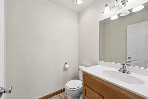 Bath - 945 Win Way, Eagle Point, OR 97524 photo 1 of 3