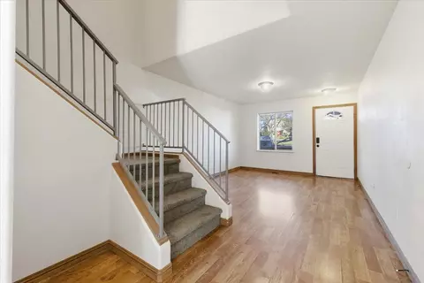 Living - 945 Win Way, Eagle Point, OR 97524 photo 3 of 7