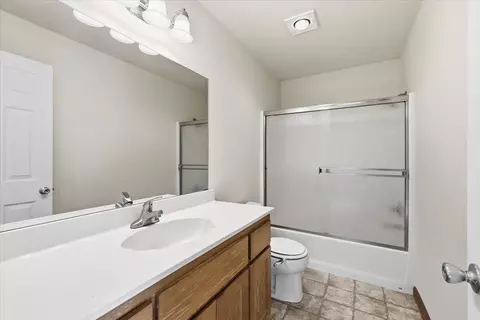 Bath - 945 Win Way, Eagle Point, OR 97524 photo 3 of 3