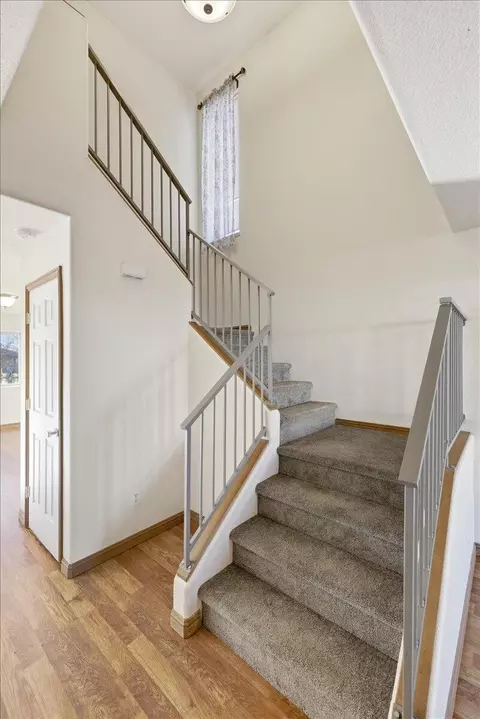 Entry Way - 945 Win Way, Eagle Point, OR 97524 photo 1 of 3