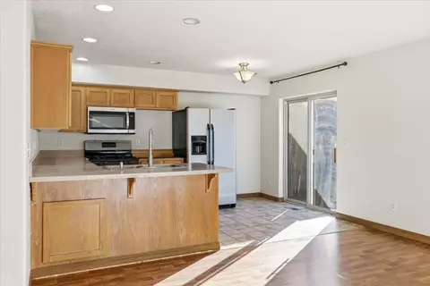 Living - 945 Win Way, Eagle Point, OR 97524 photo 6 of 7