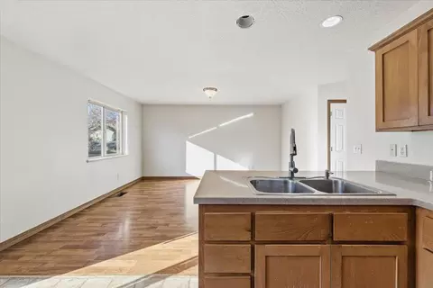 Living - 945 Win Way, Eagle Point, OR 97524 photo 7 of 7
