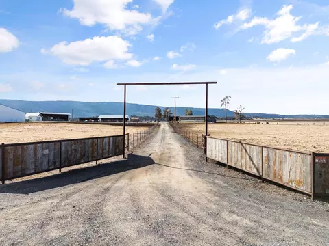 7122 E Langell Valley Rd, Bonanza, OR 97623