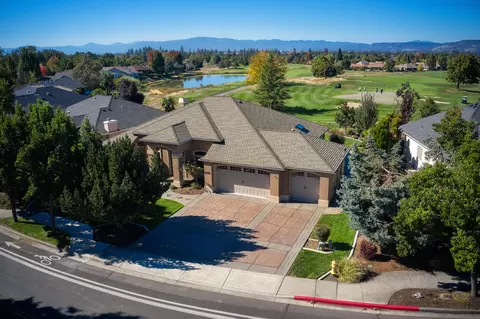384 Robert Trent Jones Blvd, Eagle Point, OR 97524