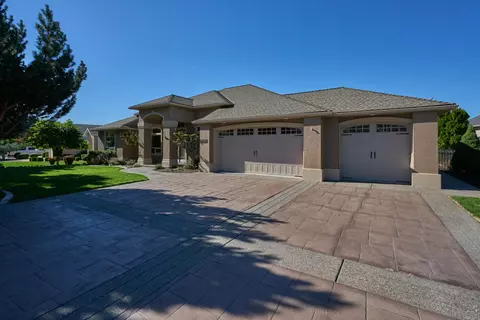 384 Robert Trent Jones Blvd, Eagle Point, OR 97524