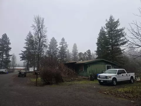 637 Frederick Ct, Cave Junction, OR 97523