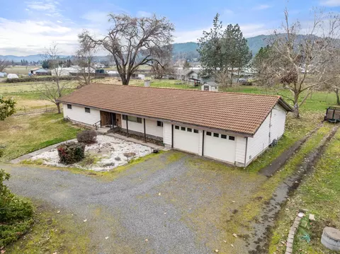 4269 Grant Rd, Central Point, OR 97502