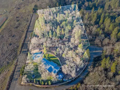 760 Flaming Rd, Grants Pass, OR 97526