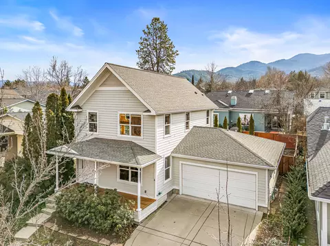 2684 Clay Creek Way, Ashland, OR 97520