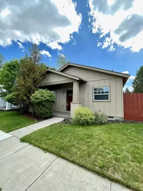 20627 White Dove Ln, Bend, OR 97702