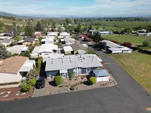 3955 S Stage Rd #93, Medford, OR 97501