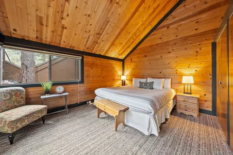 Bedroom - 57377 Overlook Rd, Sunriver, OR 97707 photo 3 of 7