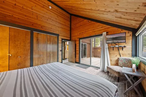 Bedroom - 57377 Overlook Rd, Sunriver, OR 97707 photo 4 of 7