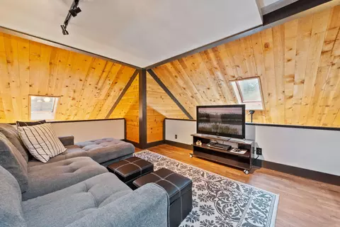 Living - 57377 Overlook Rd, Sunriver, OR 97707 photo 6 of 9