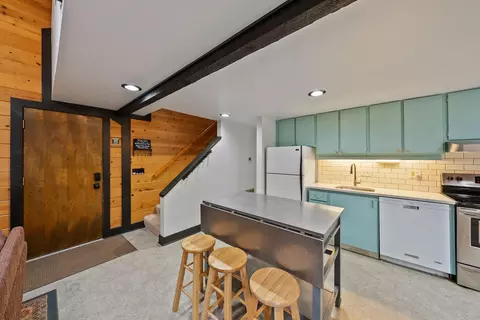 Kitchen - 57377 Overlook Rd, Sunriver, OR 97707 photo 1 of 4