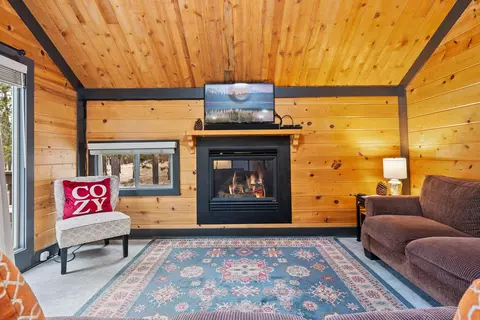 Living - 57377 Overlook Rd, Sunriver, OR 97707 photo 3 of 9
