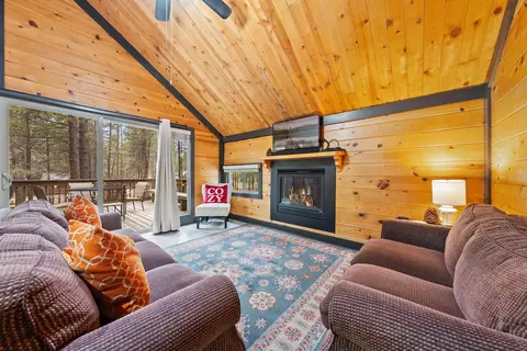 Living - 57377 Overlook Rd, Sunriver, OR 97707 photo 2 of 9